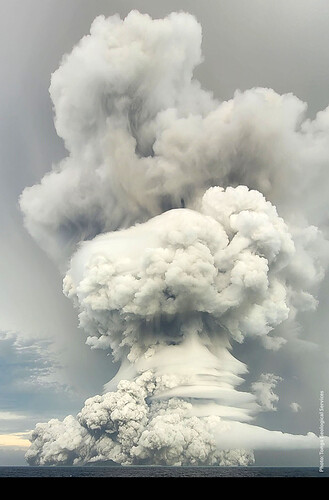20220114_Hunga eruption TGS-171406 955x1450px